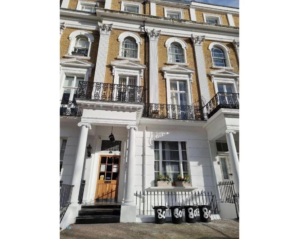F101-first Floor Flat Fits 3 Near Hyde Park *